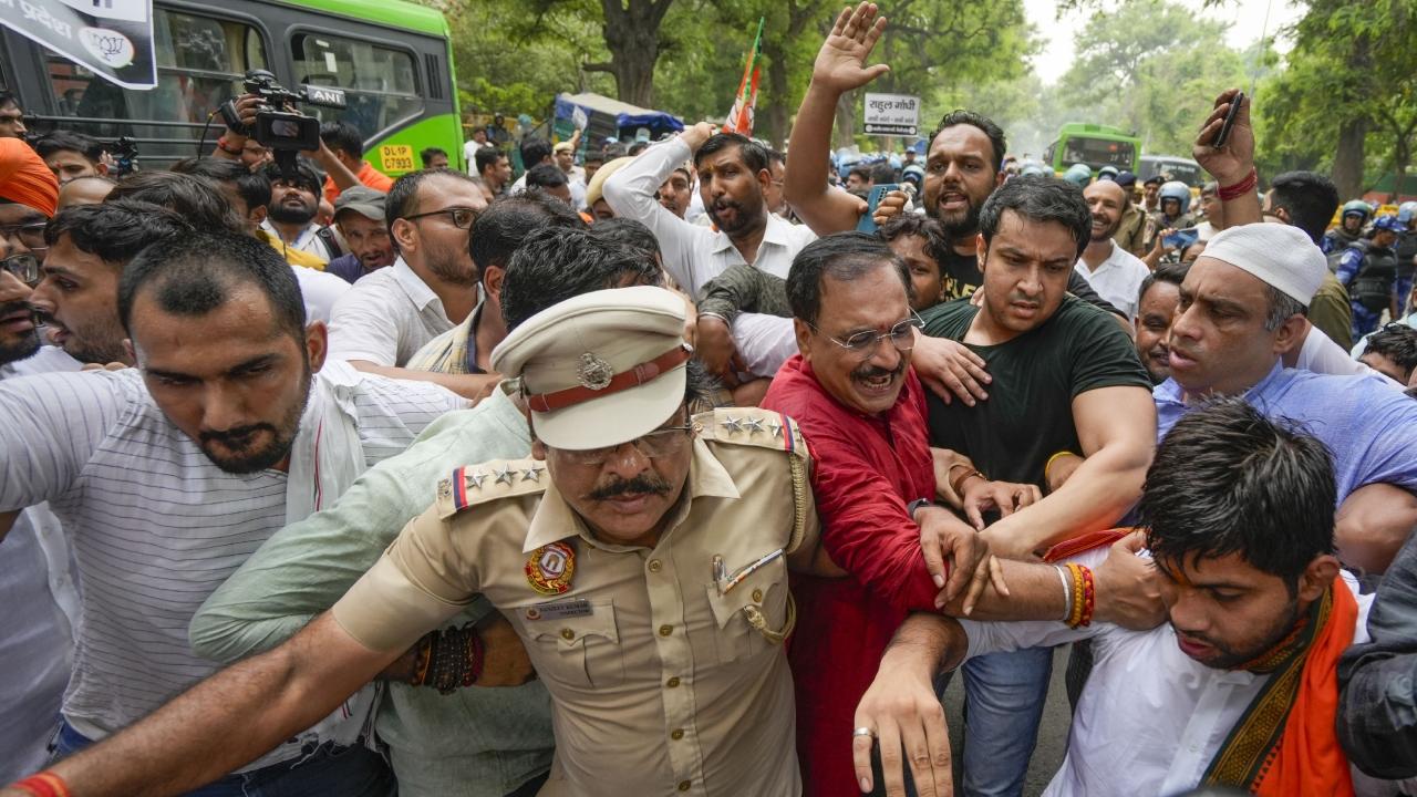 The protesters assembled near Jaisalmer House and tried to move towards the Congress headquarters on Akbar Road