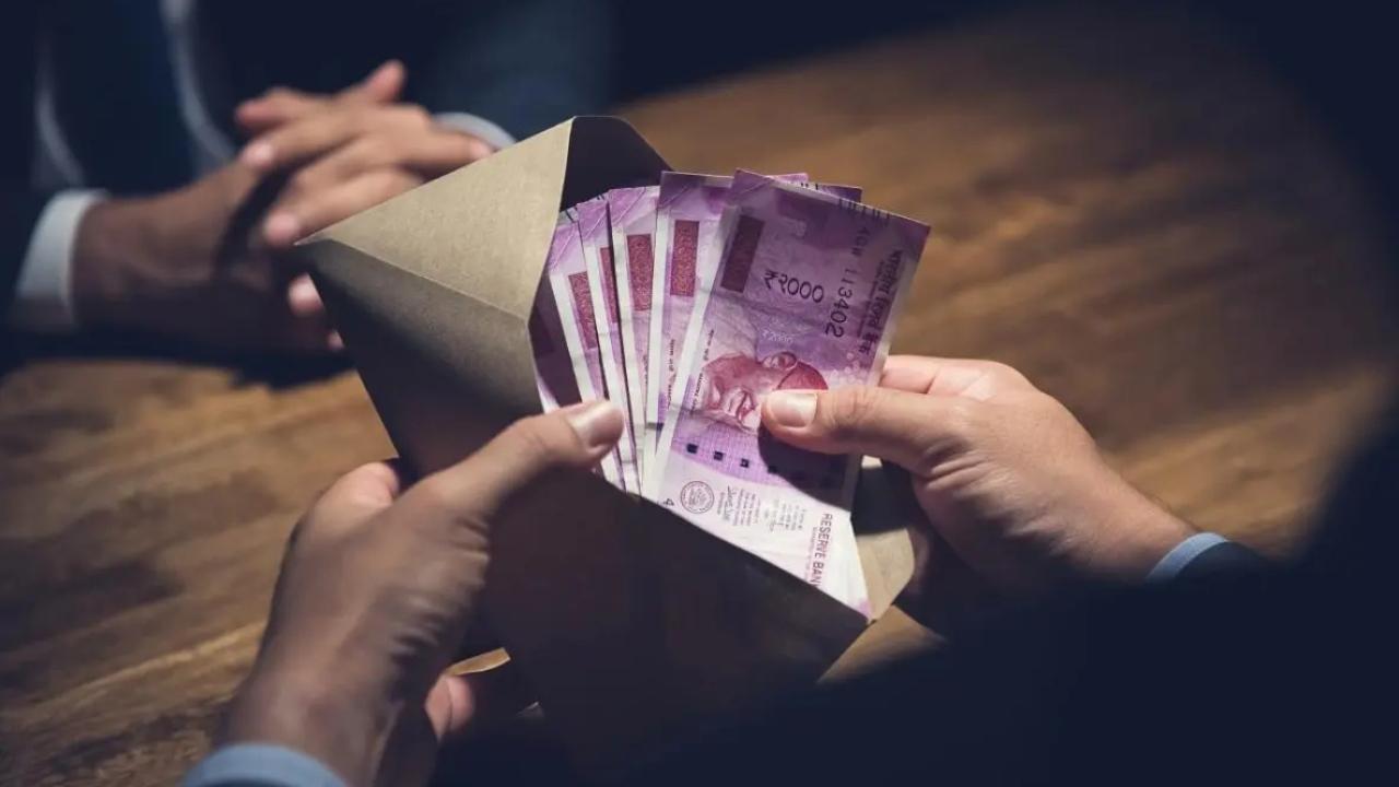 Maharashtra: School lab assistant held for accepting Rs 400 bribe in Latur district