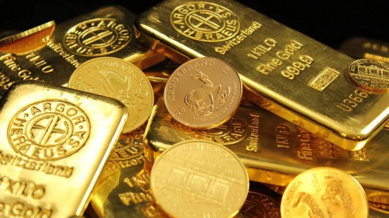 Gold prices fall by Rs 1,000 to 70,650 per 10 grams on sluggish demand