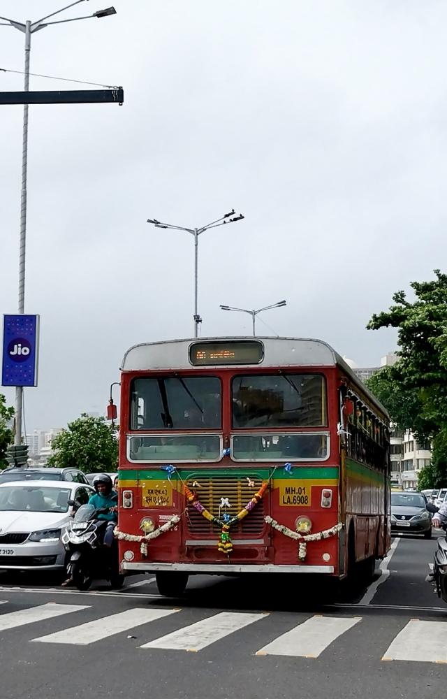 The BEST bus fans took a ride on the bus through a unique route and documented its journey