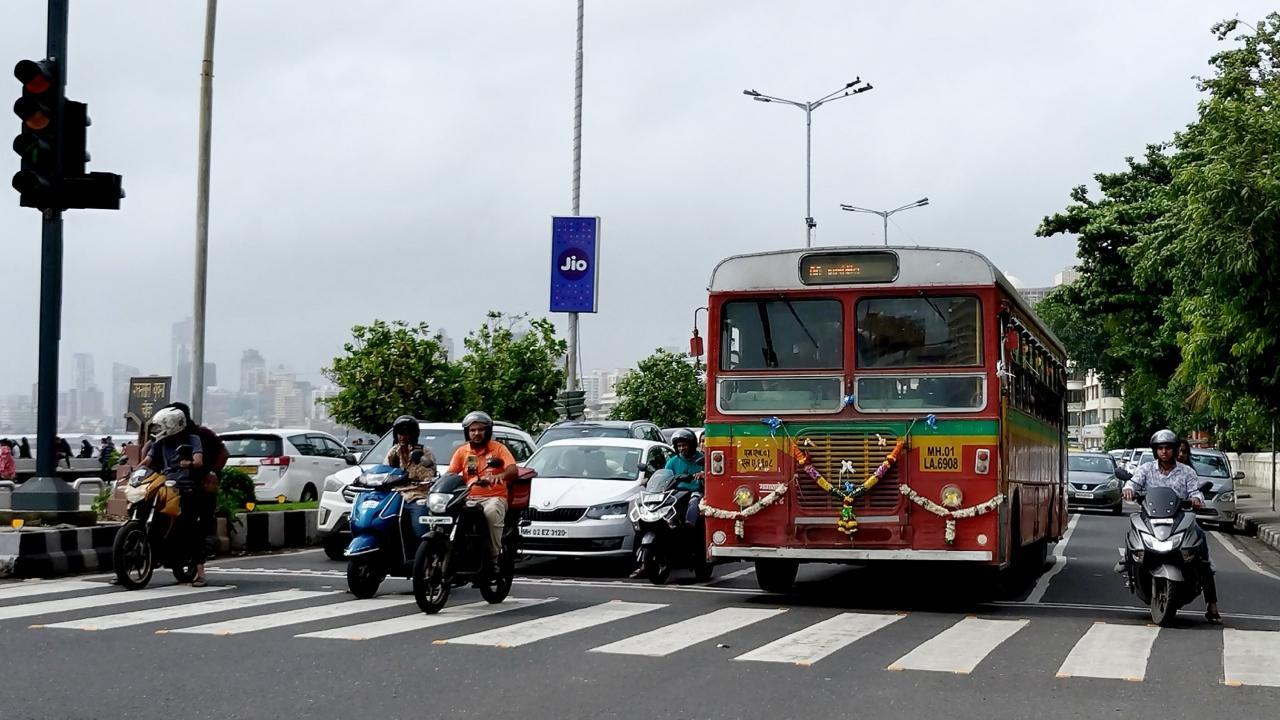 Mumbai BEST bus fans bid farewell to last-surving Tata's CNG model vehicle