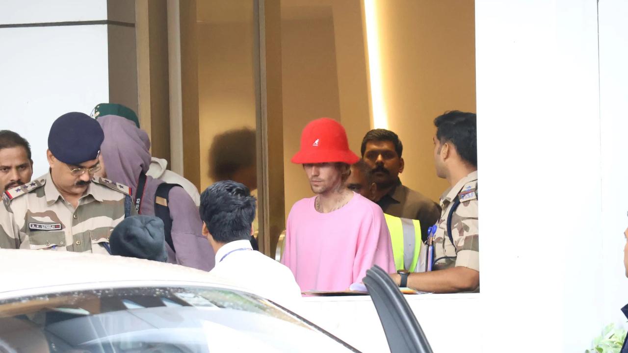 Justin Bieber
The most recent artist to be added to the list is Justin Bieber, who performed at the Sangeet ceremony of Anant Ambani and Radhika Merchant on Friday. He sang hits like ‘Sorry’, ‘What Do You Mean’ and ‘Baby’. Netizens had a mixed reaction. While some appreciated his performance, others felt that the vibe didn’t match an Indian wedding. (Pic: Yogen Shah)