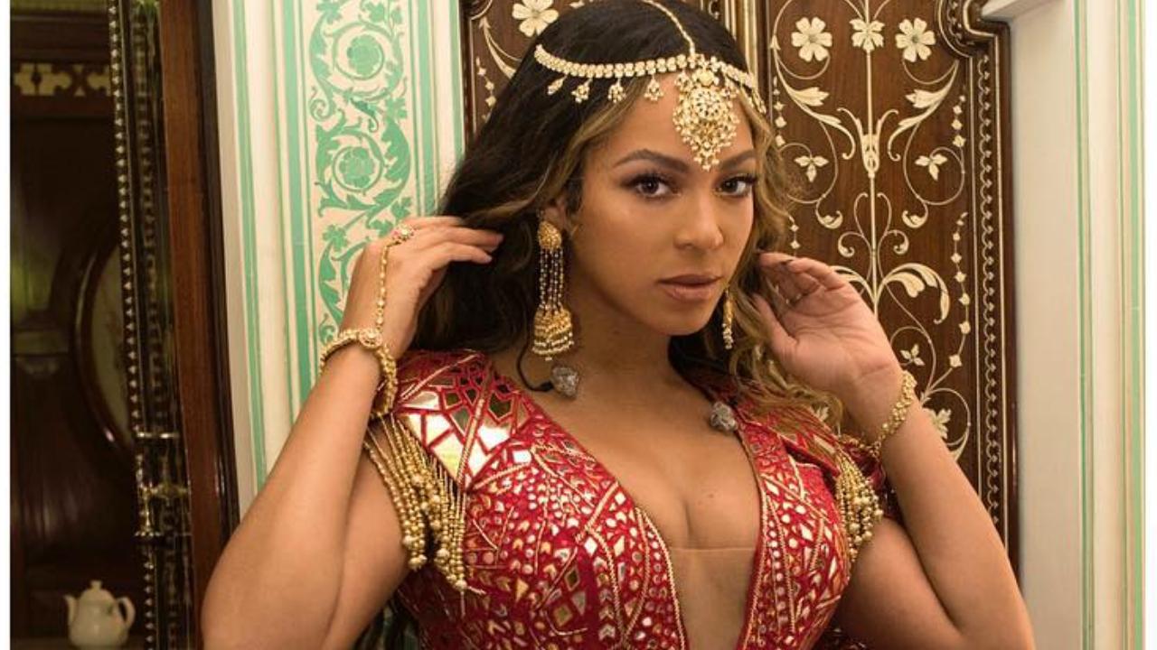 Beyoncé
In 2018, Beyoncé had graced Isha Ambani and Anand Piramal’s wedding festivities. Her performance was like a mini concert with intricate outfits, background dancers, etc. She donned a Sandeep Khosla – Abu Jani outfit for the performance. (Pic: Instagram/Beyonce)