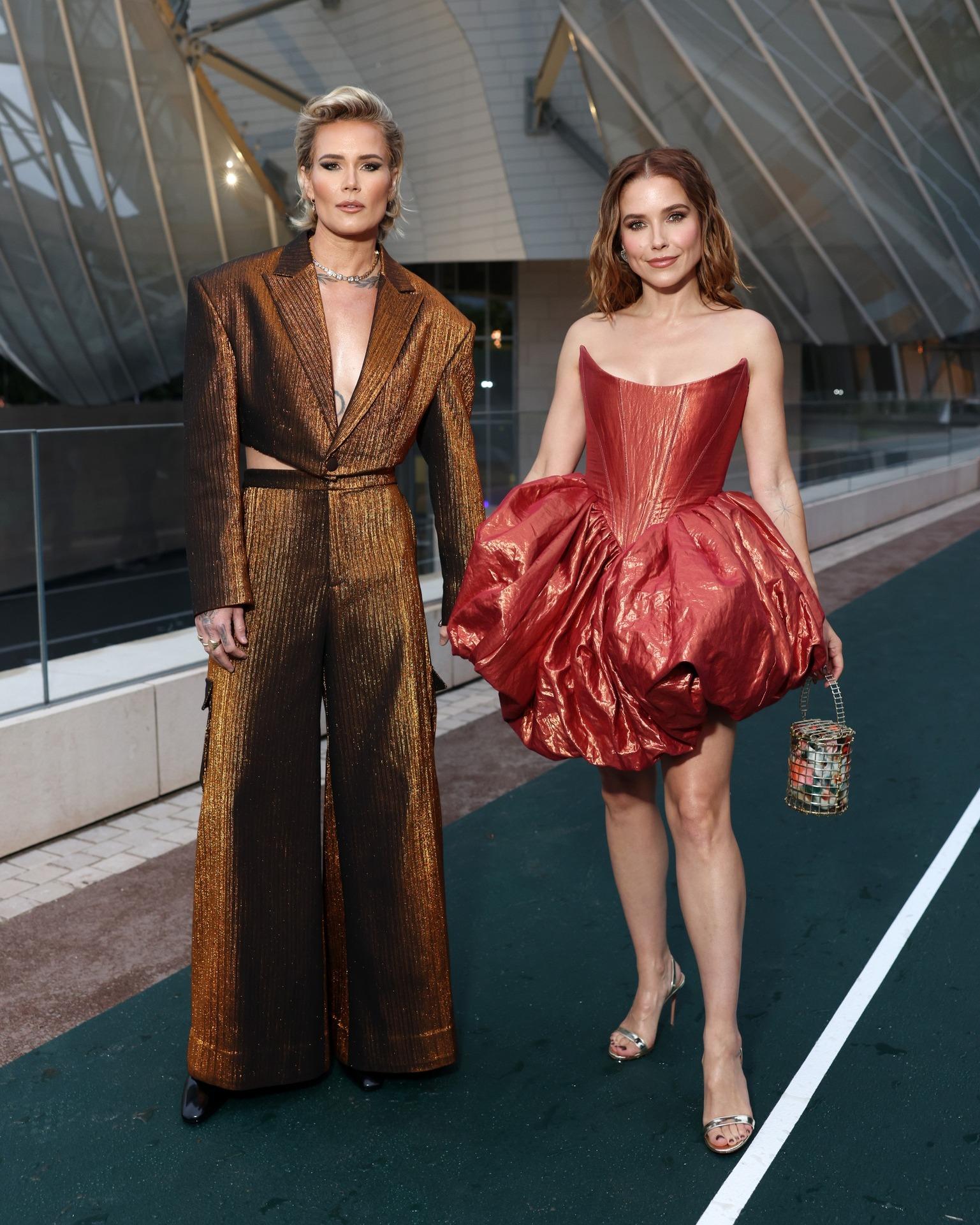 Ashlyn Harris and Sophia Bush posed together at the Paris Olympics 2024 event. (Pic/@Whenat_)