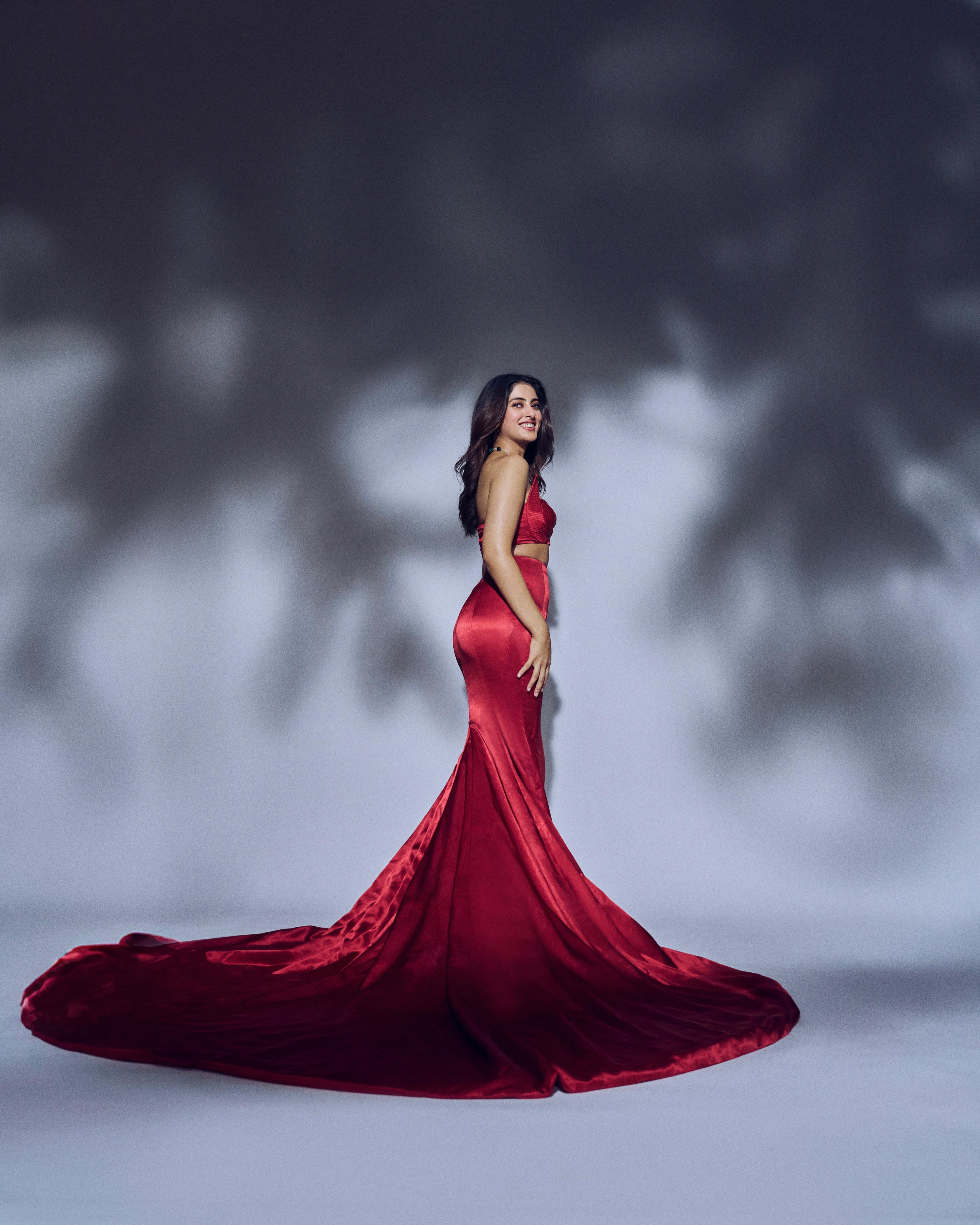 The outfit featured a dramatic trail, a sleeveless bralette-style choli, and a matching cape that added a royal touch.