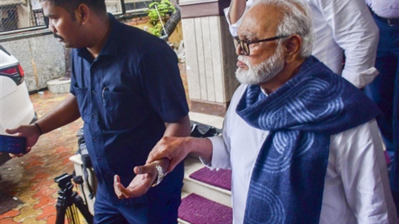 Bhujbal noted that his meeting with Pawar was delayed as the latter was resting due to ill health. Despite this, Pawar agreed to discuss the matter and assured Bhujbal he would engage with key leaders, including CM Shinde, once he felt better. This commitment indicates Pawar’s continued involvement in critical state issues despite his health challenges.