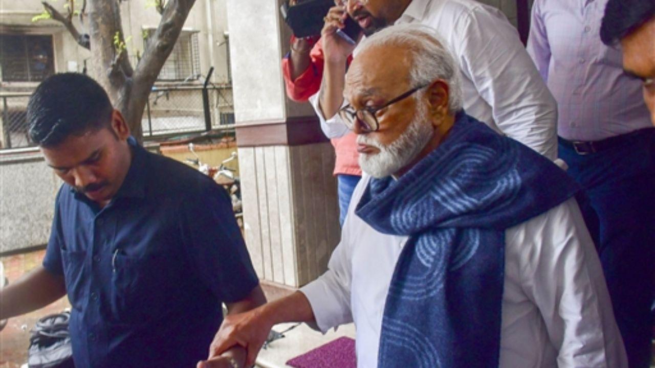Bhujbal reminded Sharad Pawar of his pivotal role in implementing the Mandal Commission's recommendations during his tenure as Maharashtra's chief minister. The commission's policies provided significant reservations for OBCs in education and local elections. Bhujbal urged Pawar to leverage his experience and influence to mediate the current dispute, given the gravity of the situation in several districts.