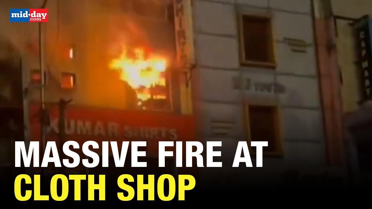 Telangana: Fire breaks out in a cloth shop in Hyderabad