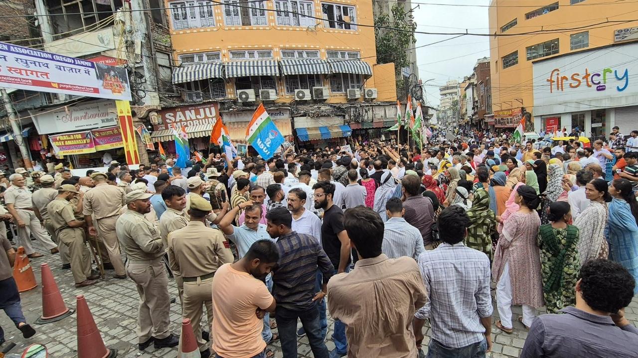 He said the Congress stands with the people, who are suffering immensely due to the rise in terror activities, inflation and unemployment