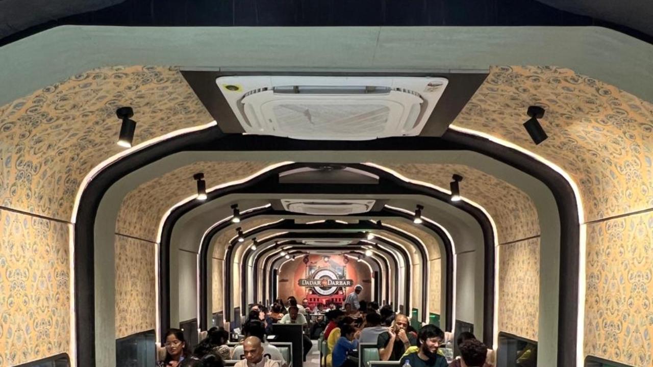 The “Dadar Darbar” is spacious enough to accommodate 72 patrons and is Restaurant-On-Wheels with maximum capacity on Central Railway