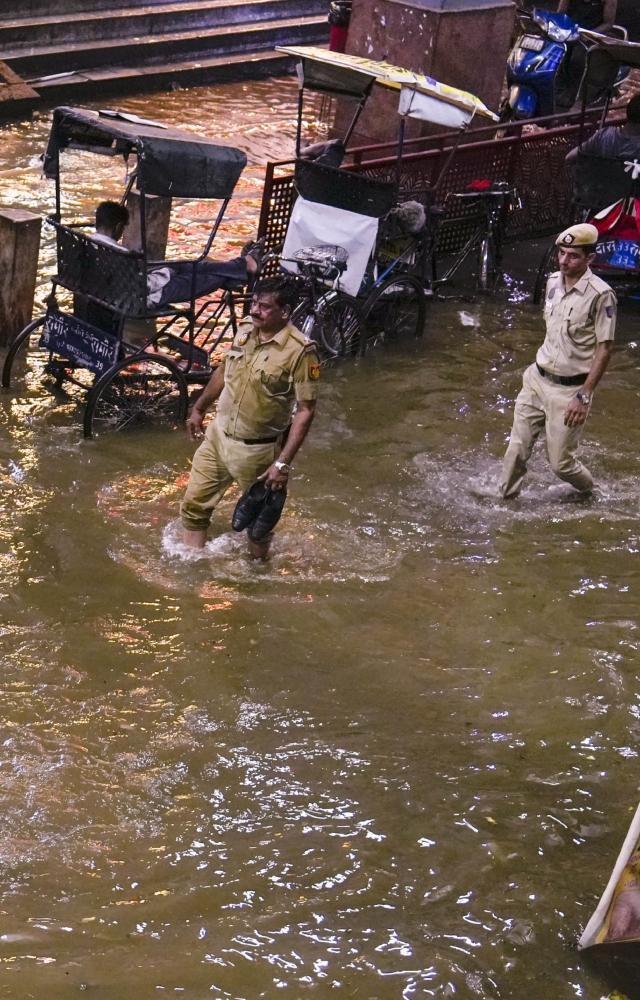 Heavy rains lash Delhi-NCR
