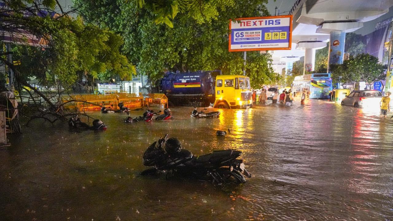 Delhi rains: 10 flights diverted due to heavy showers, airlines issue advisory for passengers