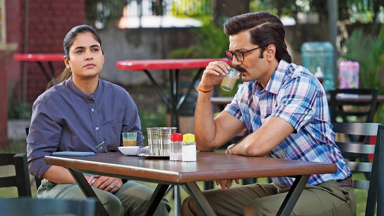 Anshul Chauhan and Riteish Deshmukh in Pill