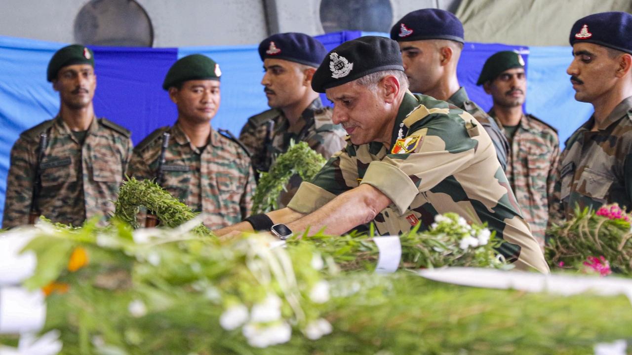IG BSF D.K. Boora also attended the ceremony paying his tributes to the martyrs