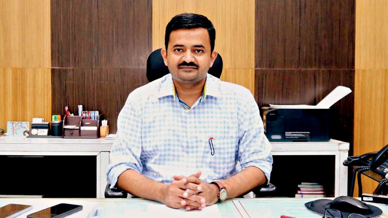 Dr Swapnil Nila