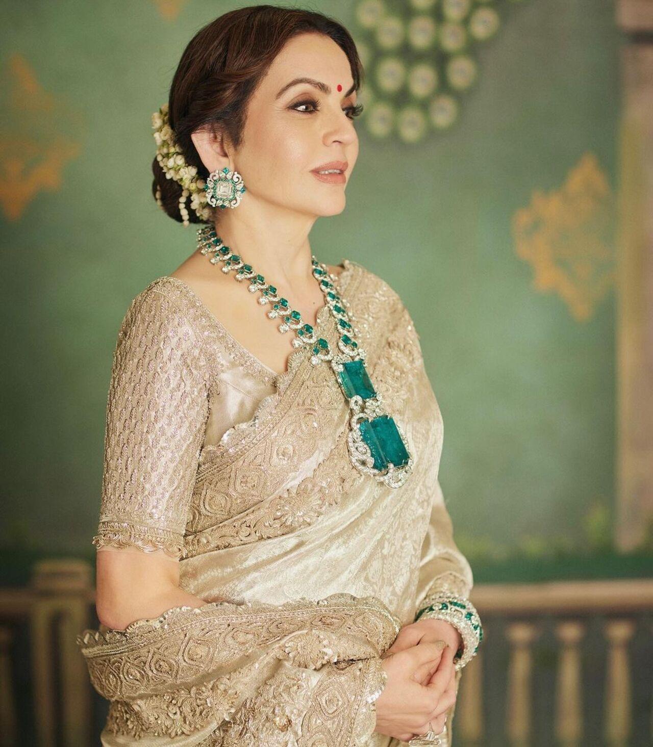 Nita Ambani took the internet by storm with this  'huge' emerald necklace during the pre-wedding in Jamnagar. It reportedly costs between Rs 400-500 crores. 