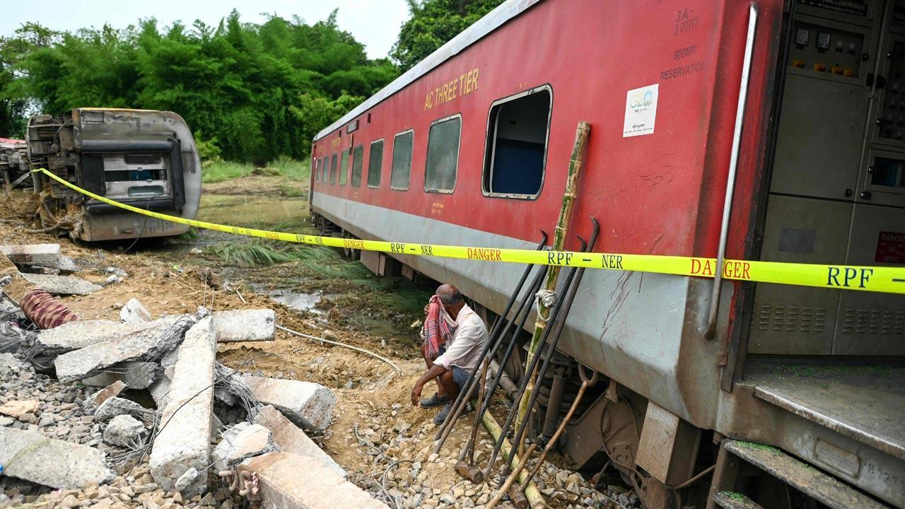 Uttar Pradesh: Train services resume at Gonda accident site