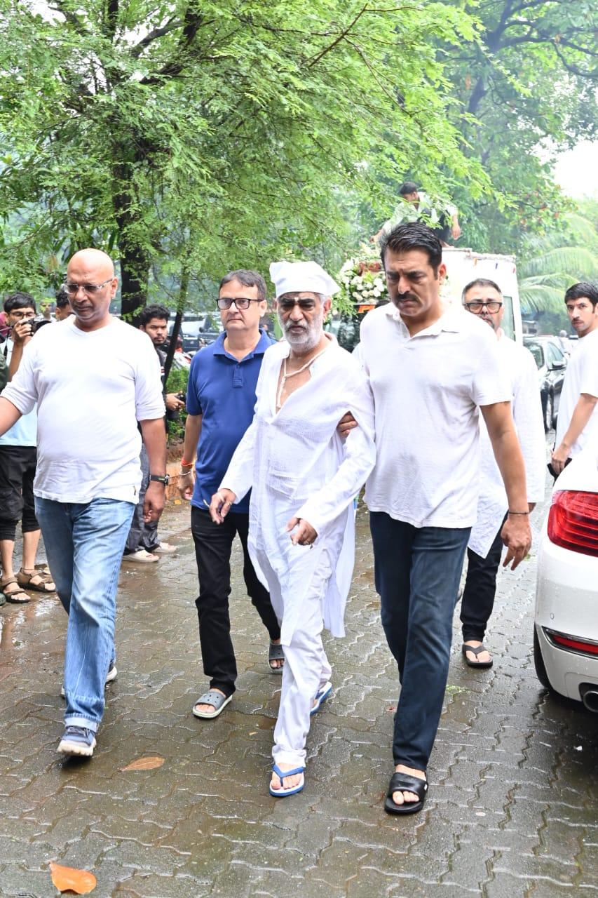 Tishaa's father Krishan Kumar at her funeral