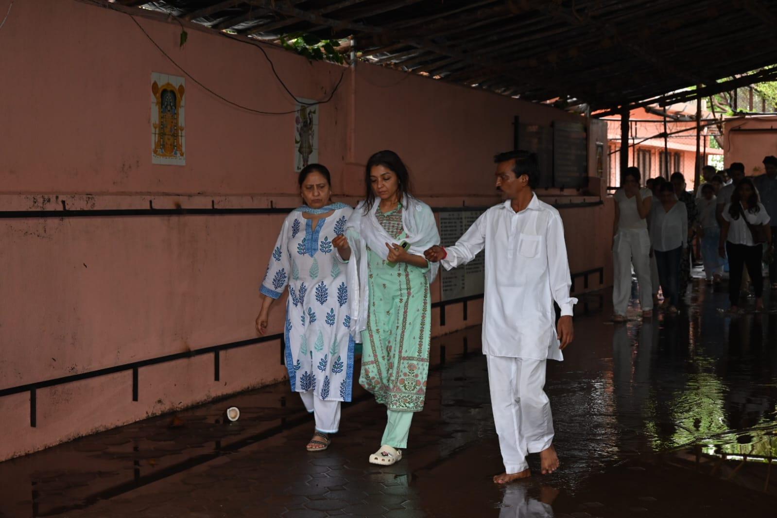 Tishaa Kumar's mother was snapped at her daughter's funeral
