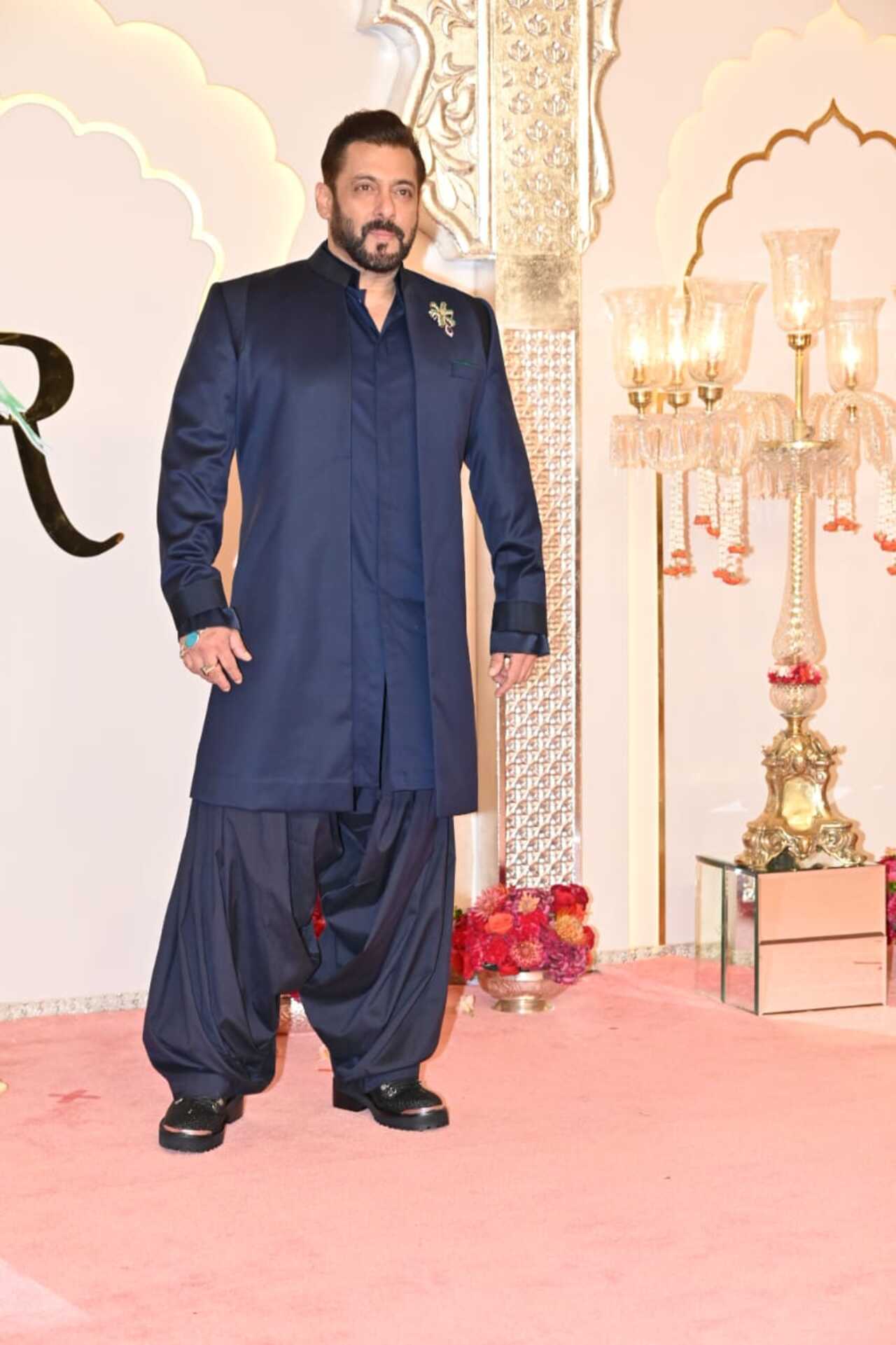 Salman Khan looks royal in a blue pathani suit