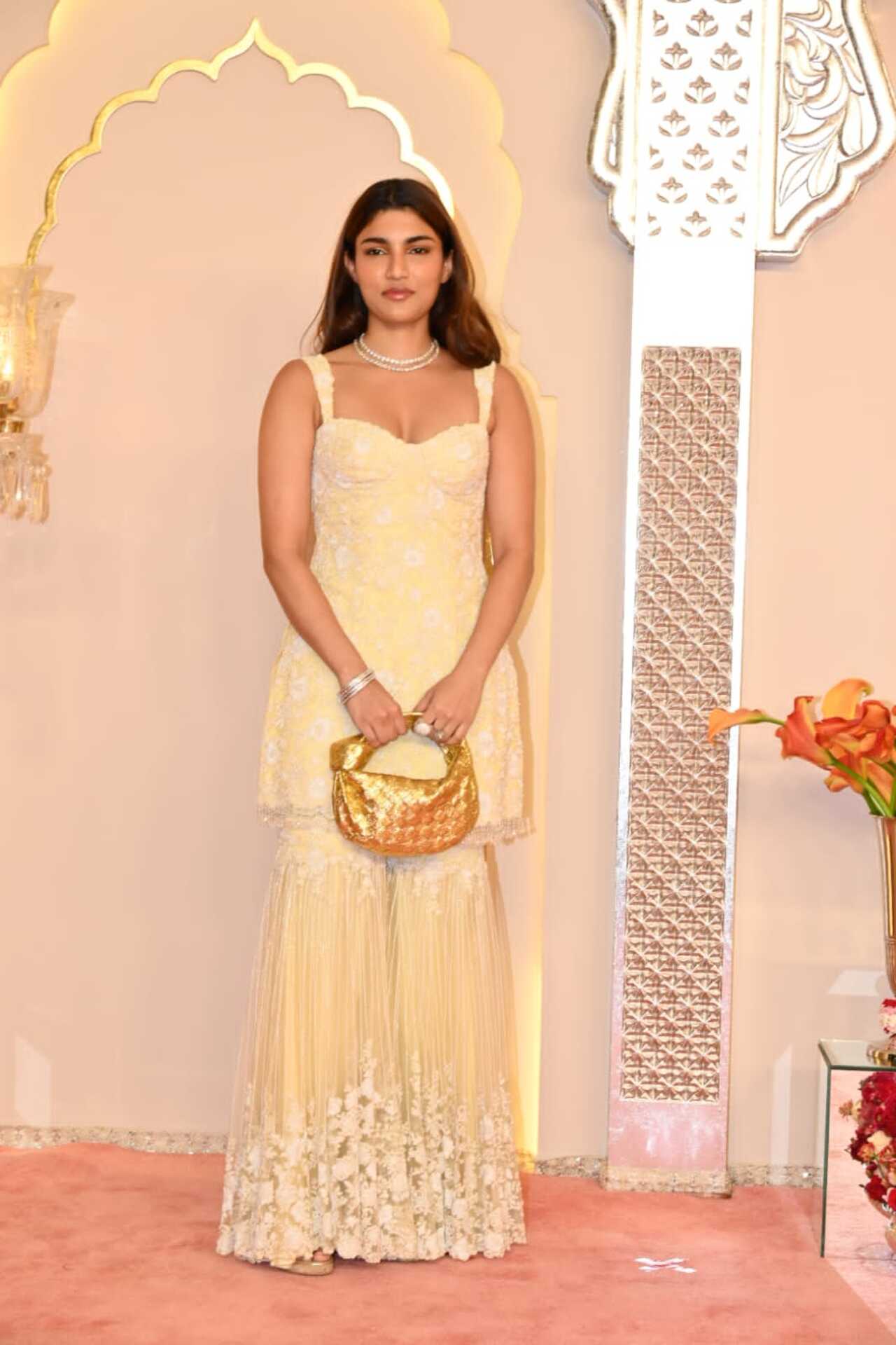 Salman Khan's niece Alizeh Agnihotri arrives in a pastel lehenga