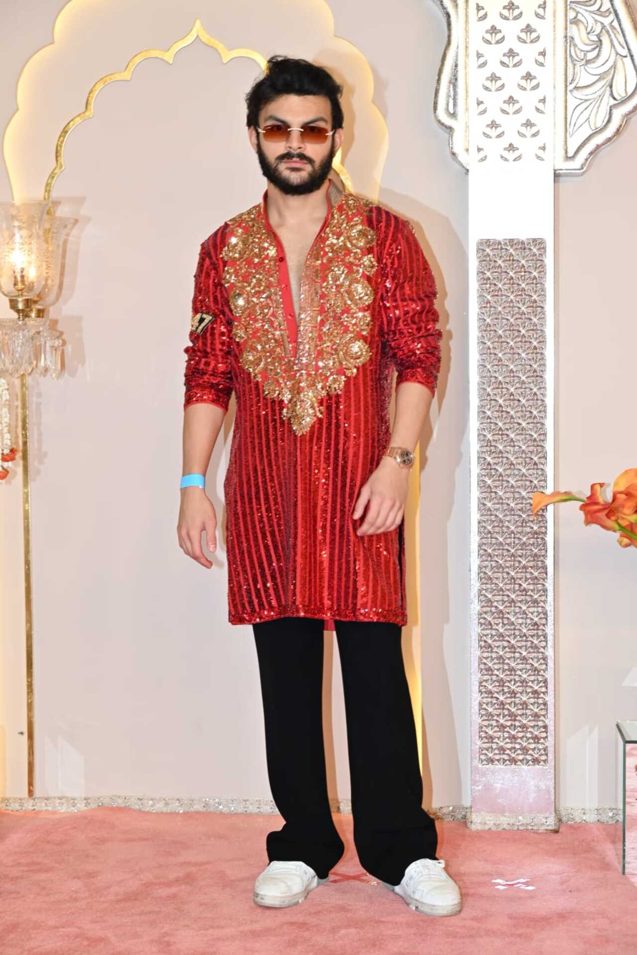 Veer Pahariya was also seen in a similar red kurta for the occasion