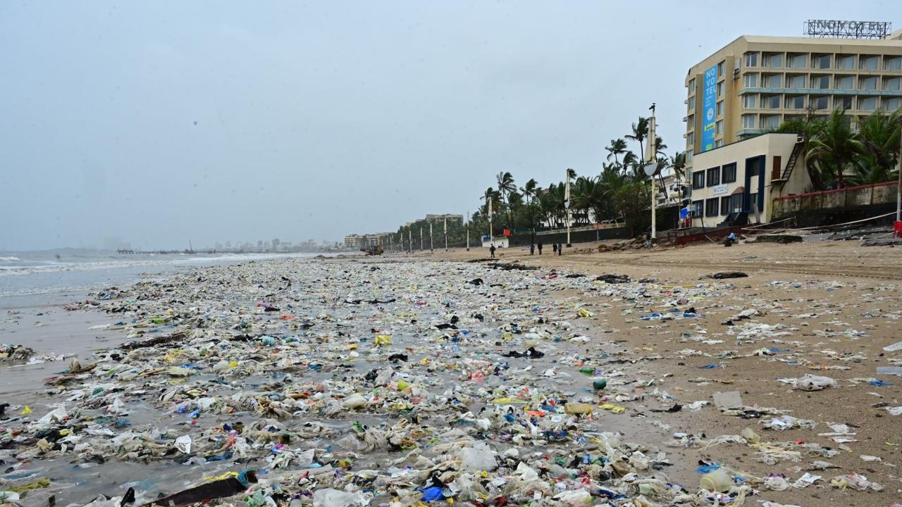 The BMC said that a low tide of 2.30 meter was expected at around 12:15 pm on Monday and the next low tide of 1.21 meter was expected at was expected at 12:43 am