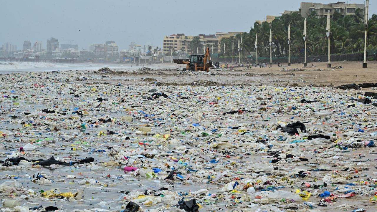 Juhu beach is one of Mumbai's most popular coastal spots for visitors