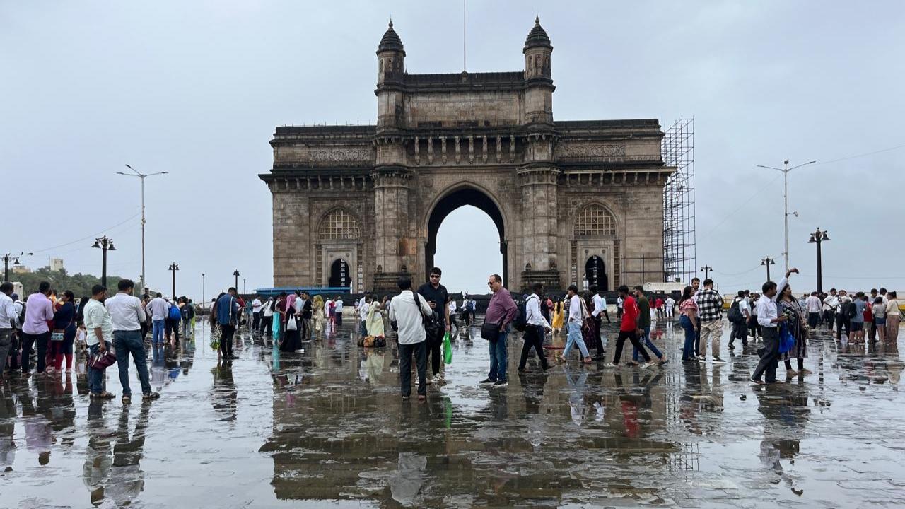 IN PHOTOS: Mumbaikars rejoice in rains at Gateway of India