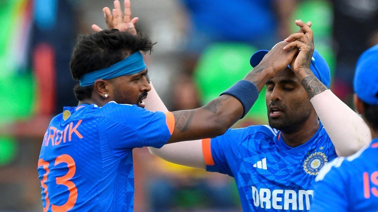 SKY leads, Pandya strolls!
