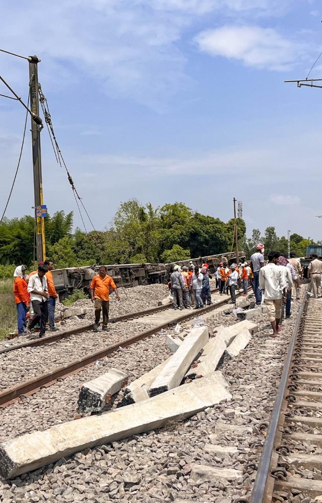 The death toll in the Chandigarh-Dibrugarh Express derailment in Uttar Pradesh`s Gonda has risen to four, while 31 people were injured in the incident