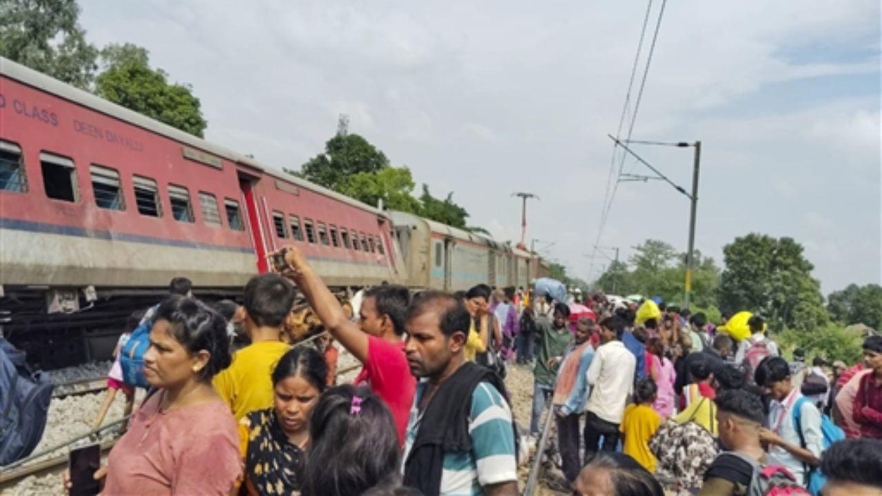 According to survivors like Manish Tiwari and Dileep Singh, the derailment was preceded by a loud noise and a sudden jerk, throwing passengers off balance and causing panic among those aboard. Many passengers recalled being jolted awake by the violent motion of the train.