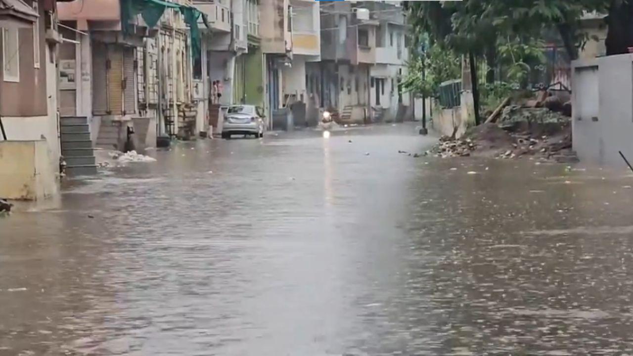In the 24 hours ending at 6 am on 29 July, Gujarat experienced rainfall across 116 talukas. Nadiad, in the Kheda district of Central Gujarat, recorded the highest rainfall of 118 mm, nearly 4.6 inches. 