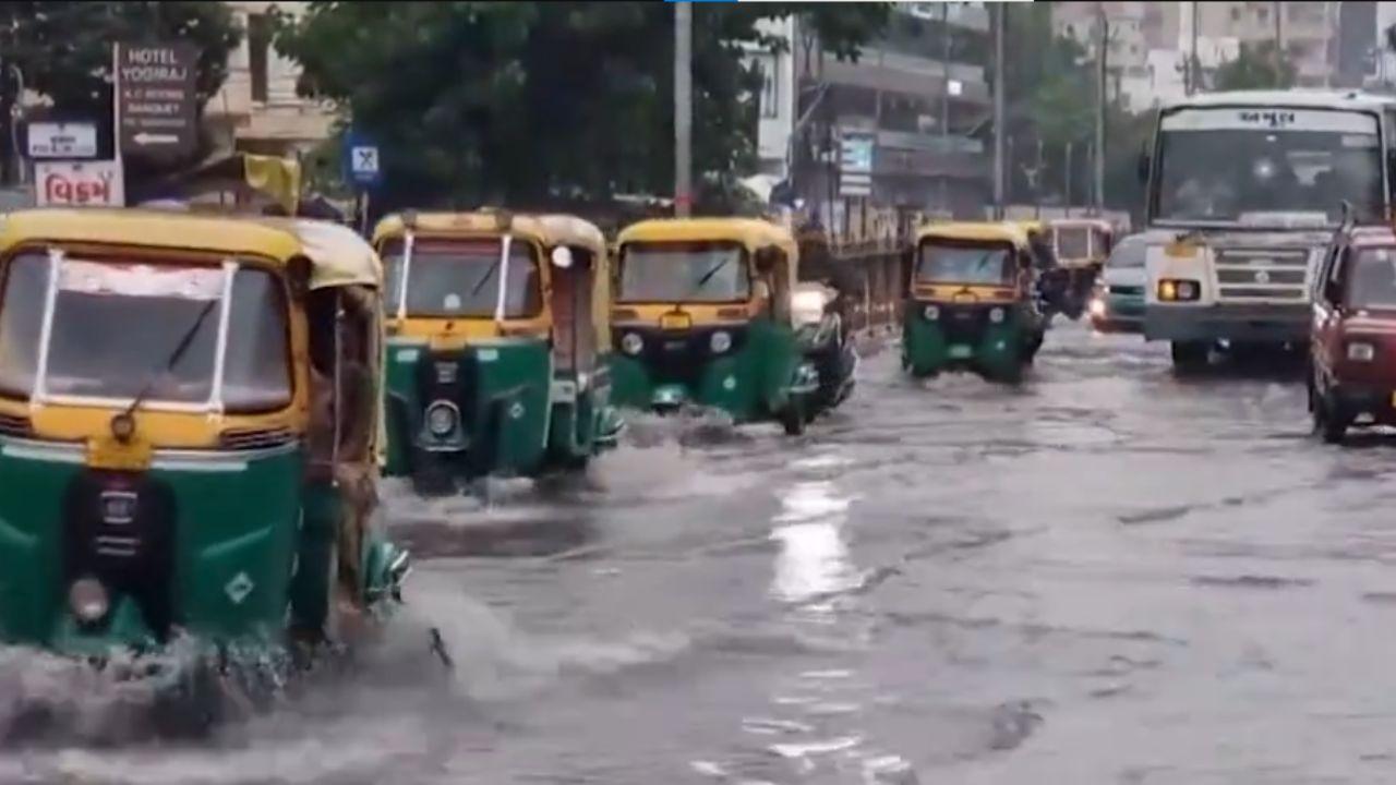 Usually, 50 mm of rainfall, which is about 2 inches, can lead to waterlogging if it occurs within in short period. However, several areas in Nadiad were inundated after receiving up to 4.6 inches of rainfall.