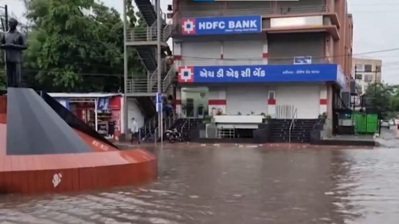 Central Maharashtra, South Rajasthan, North-West Uttar Pradesh, Himachal Pradesh, parts of Jharkhand, and the Ganga region in West Bengal also experienced heavy rainfall in some areas.