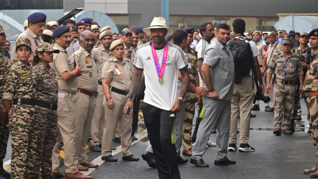 Team India's vice-captain Hardik Pandya was seen wearing a white hat at the Delhi airport. The all-rounder bowled a crucial last over in the finals to guide the team to their second T20 World Cup victory