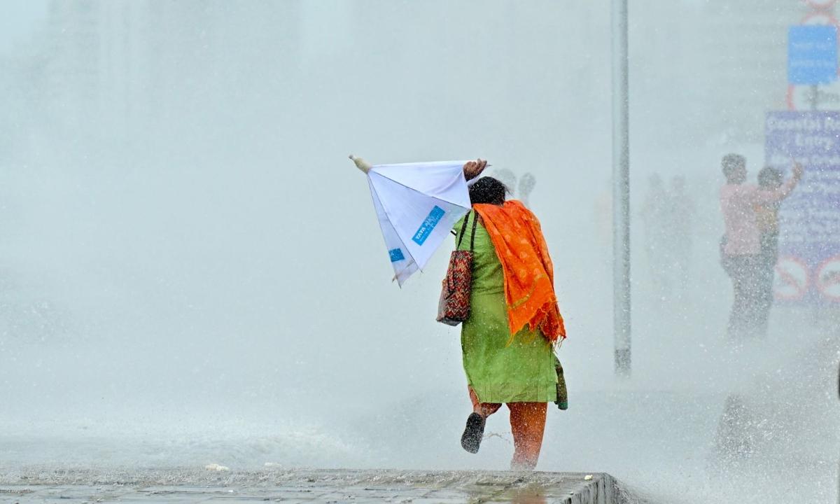 A high tide of about 4.72 meters was expected to hit Mumbai at 2.11 pm on Wednesday, the Brihanmumbai Municipal Corporation (BMC) said