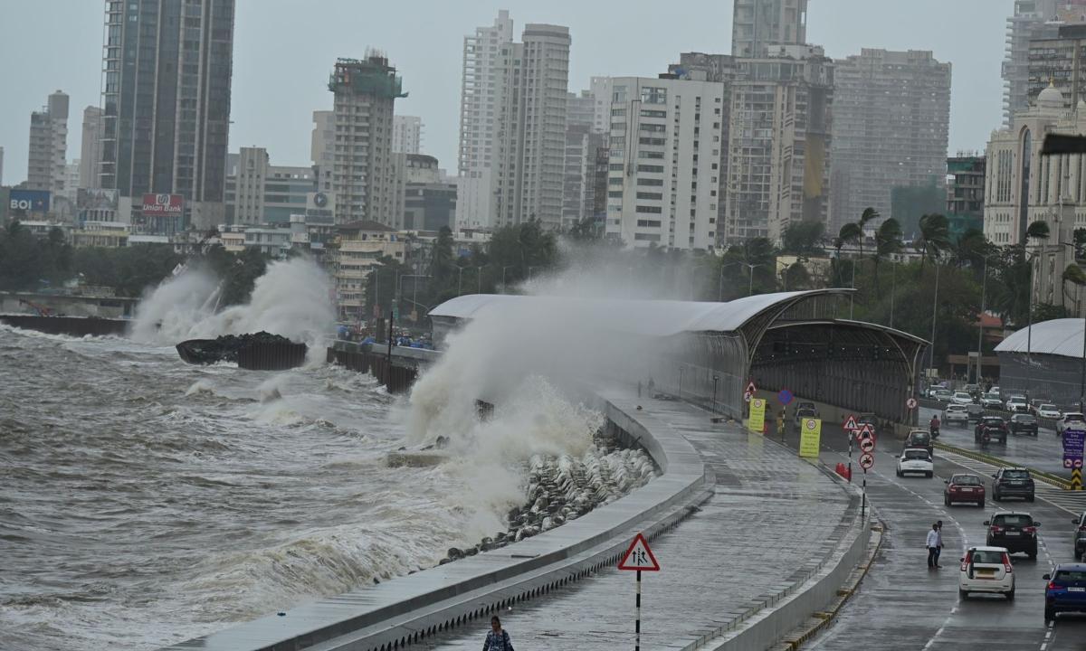 The weather department has predicted moderate rain with possibility of heavy to very heavy rainfall at isolated places in city and its suburbs. Occasional winds at a speed of 50 to 60 km per hour are also very likely