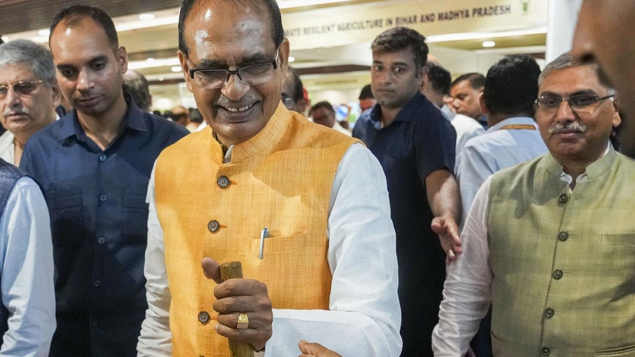 The minister urged ICAR to promote crop diversification on a campaign mode and educate farmers about pulses and oilseeds cultivation. He asserted that diversifying agriculture could quadruple farmers' income, calling it 