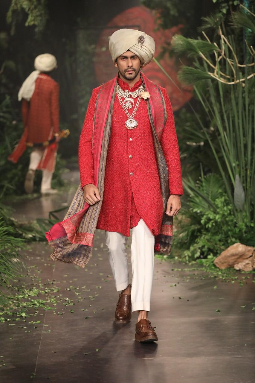 The showcase was an anthropology of couture, festivities, and musical beats set in the backdrop of a beautiful forest of bloom dipped in spiritual wonders.