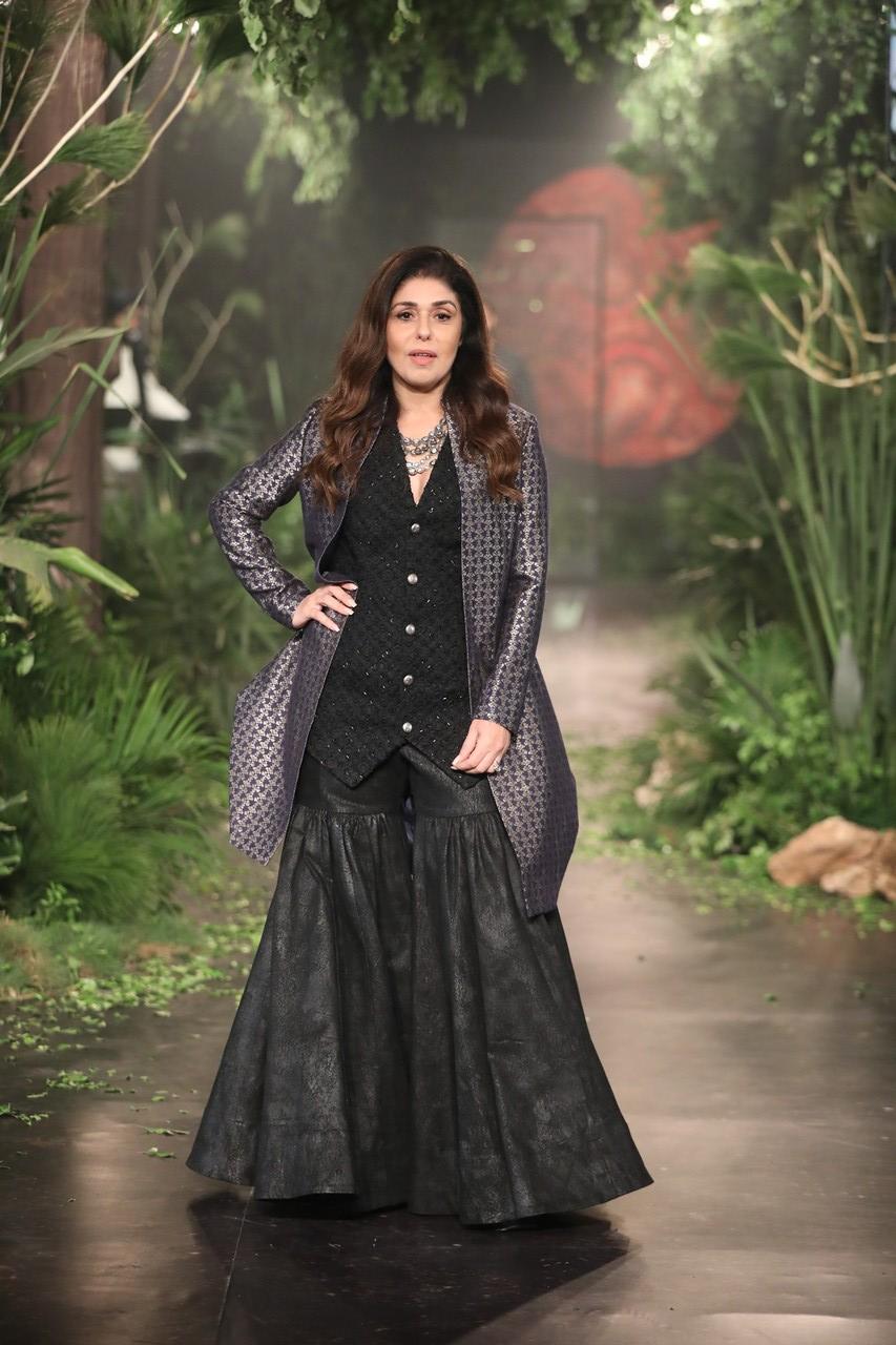 Celebrity stylist Anaita Shroff Adajania was also a part of the runway for Kunal. 
