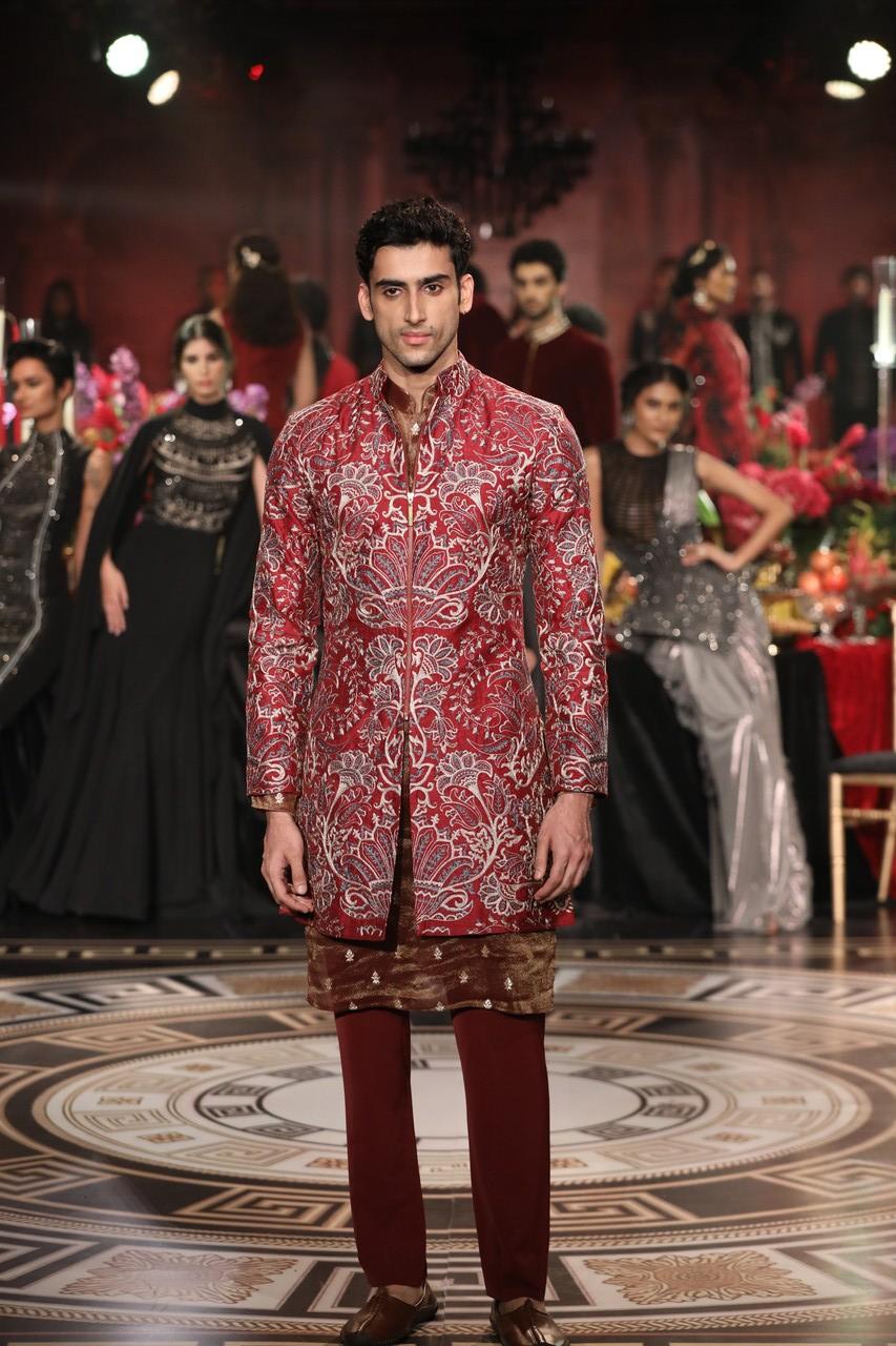Each piece in the collection showcases exquisite surfacing with crystals, sequins, rhinestones, appliqué, fur, and layered volumes, creating an impression of grandeur and royalty. 