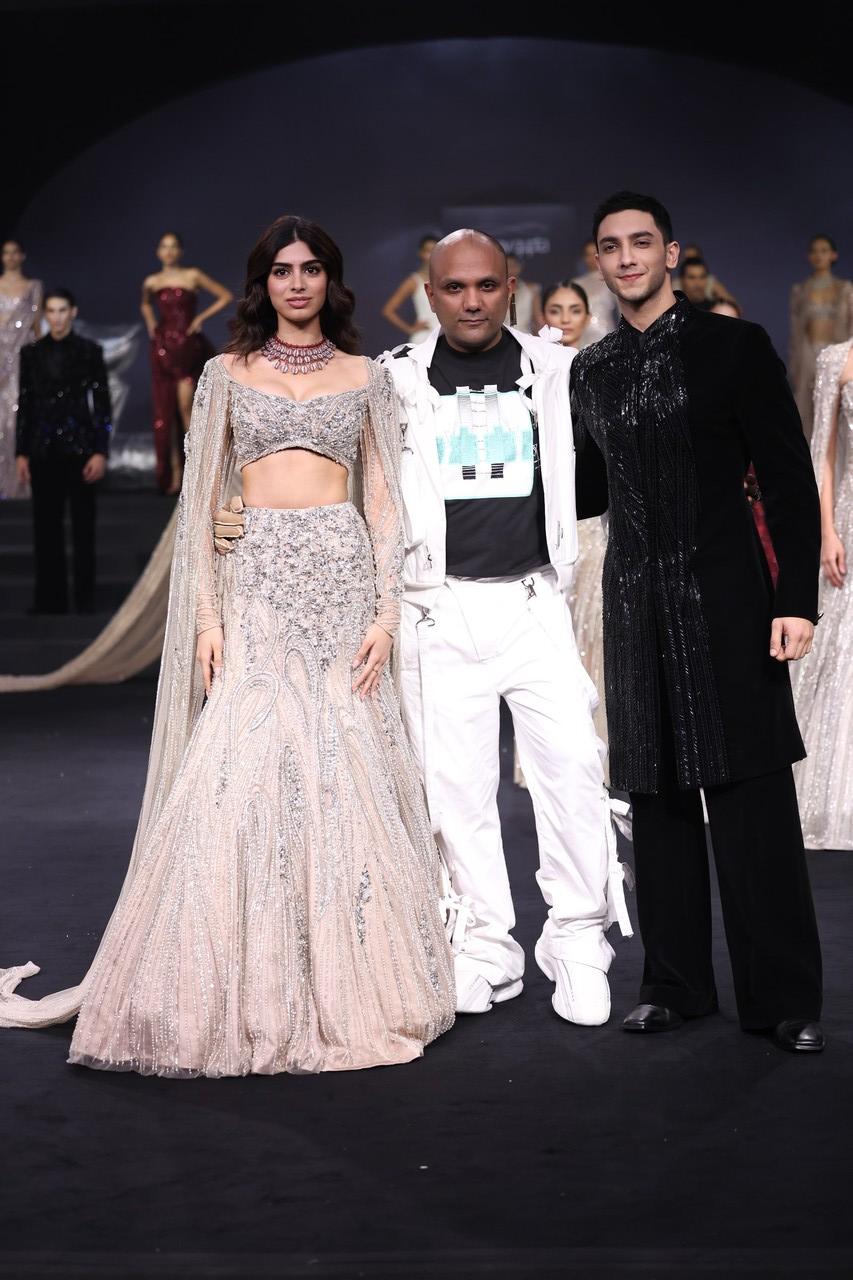Day six of India Couture Week 2024 saw a mesmerizing showcase of designer Gaurav Gupta's latest collection, 'Arunodaya'. 