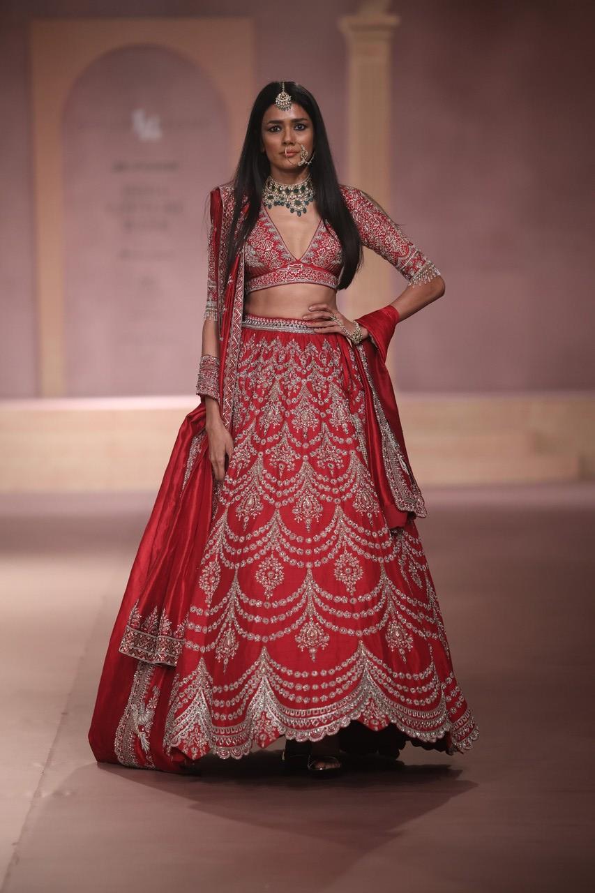 A symbiosis where traditional embroideries were informed by the royals of Hyderabad and their unapologetic lavish lifestyles.   
