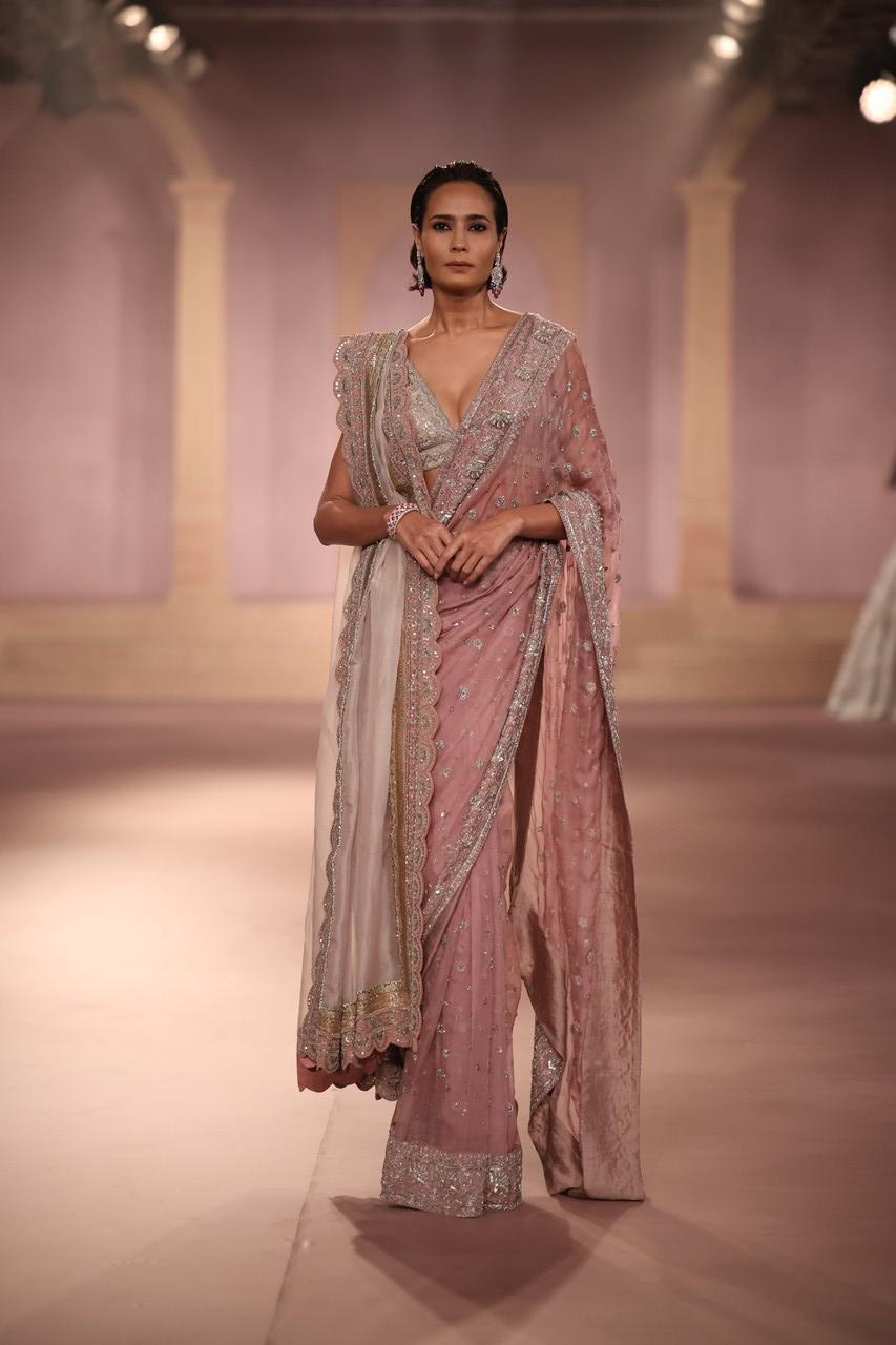 Jayanti Reddy’s latest collection comprises approximately 40 seminal looks and was a soul-searing Nizami canvas where heritage textiles had a conversation with antique motifs. 