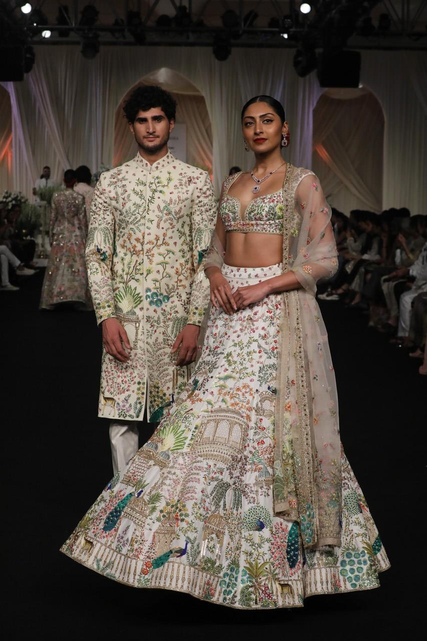 Rahul did his best to showcase his love for flora and fauna via his ensembles. From sarees to lehengas to pantsuits, Rahul managed to weave the magic of nature through his craftsmanship.