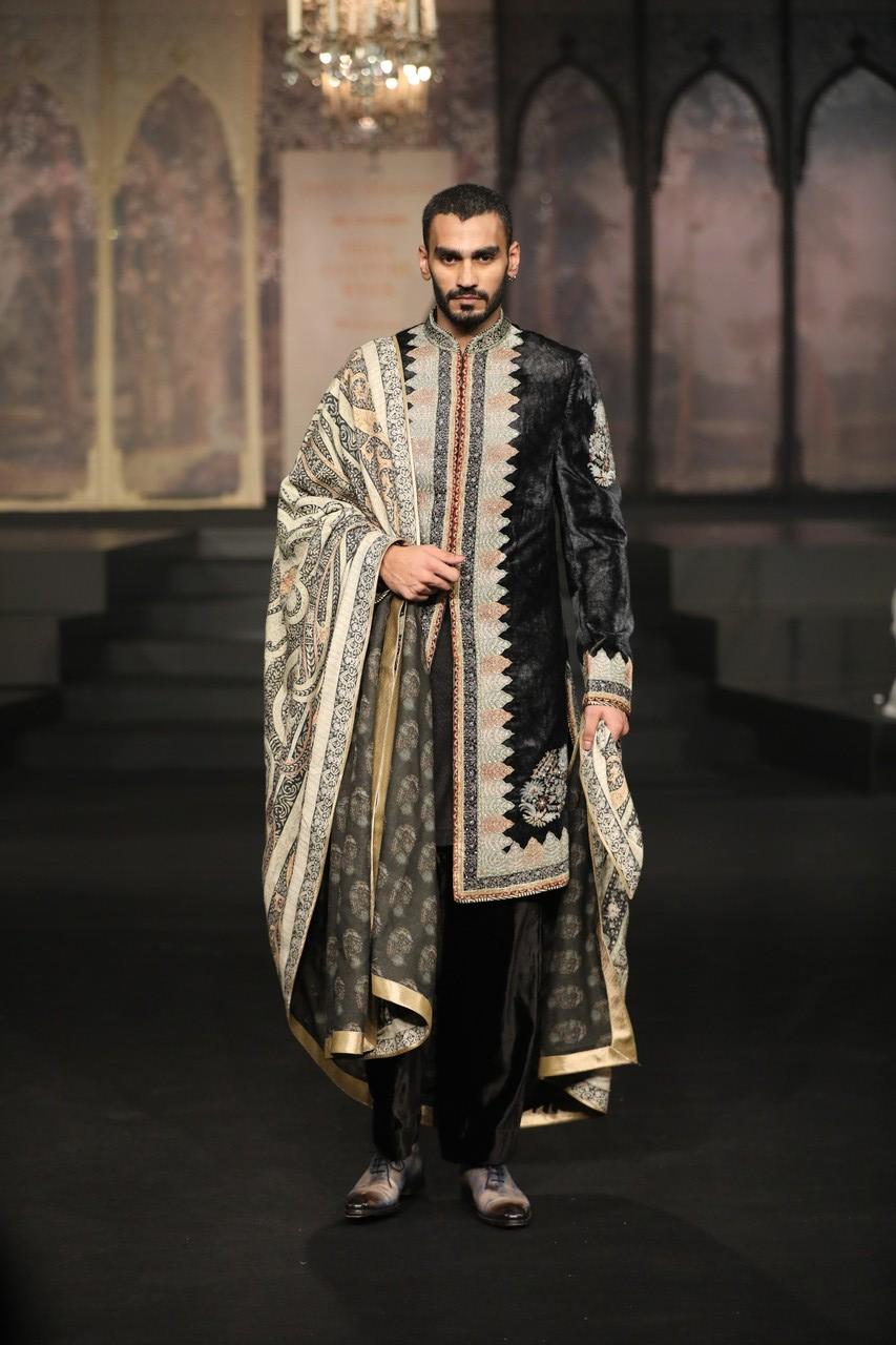 It featured a variety of silhouettes designed to offer both elegance and ease. Flowing lehengas with lightweight fabrics, intricately draped sarees, and structured bodices were crafted to move with the wearer. 