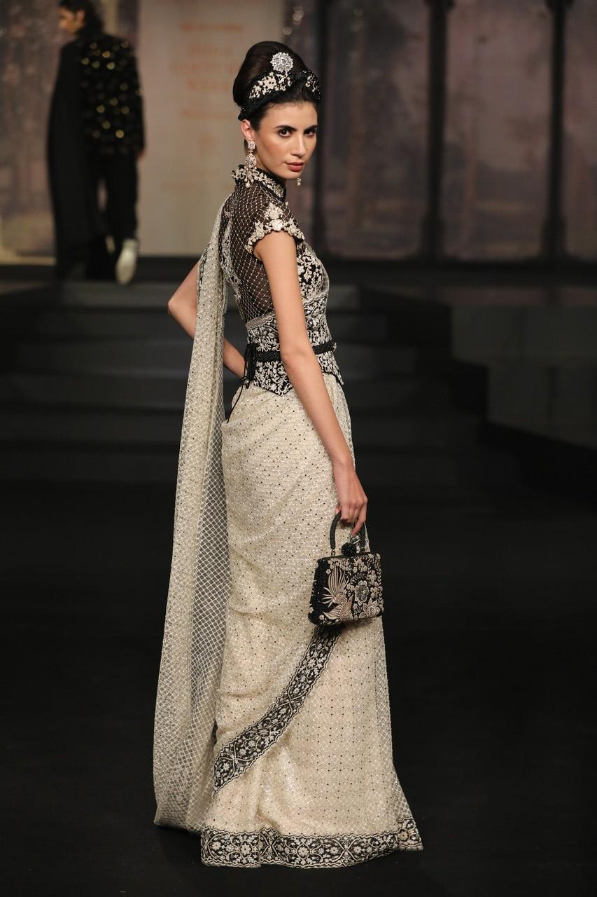 The collection incorporated Swarovski crystals and hand embroidery with aari and zardozi, blending the old with the new. 