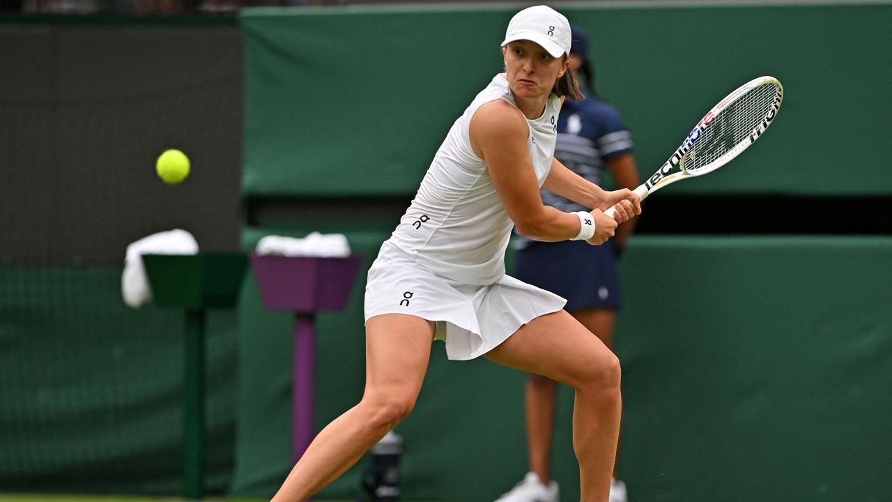 Wimbledon 2024: Swiatek extends win streak to 20 as she reaches third round; Wang causes an upset