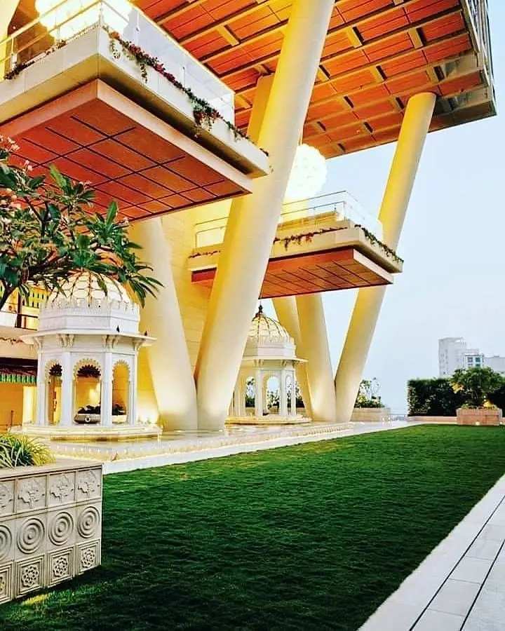 The 27-story mansion, costing an estimated $1-2 billion, stands 570 feet tall and offers a breathtaking view of the city.